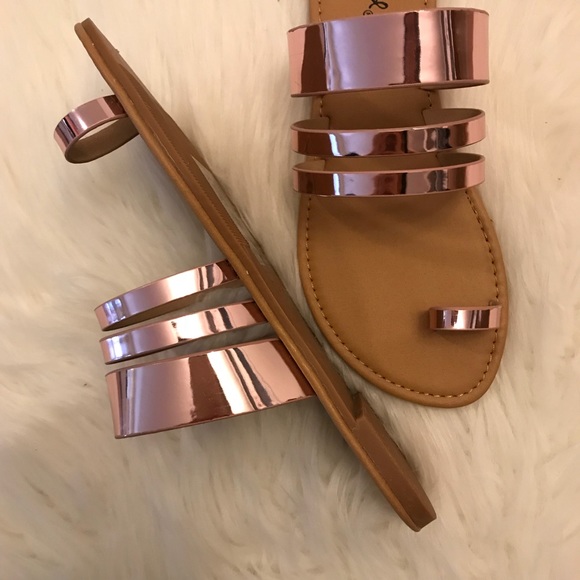 Aphrodite Rose Gold Toe Ring Sandals - Picture 4 of 8